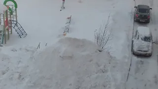 В Нижнекамске дворы утопают в снегу