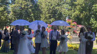 Пары 33 региона могут выиграть тур на море за историю любви