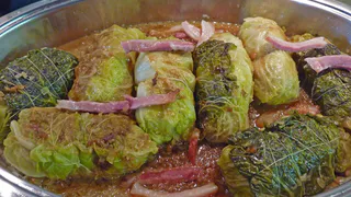 Делаю мини-голубцы по аналогии с далмой: минимум хлопот у плиты - вся семья облизывает тарелки