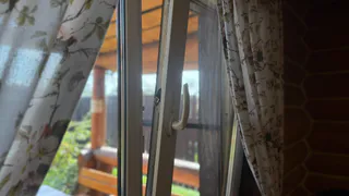 Больше не мою окна по 10 раз в год: протираю их этим простым раствором, и стекла дольше остаются чистыми и блестящими