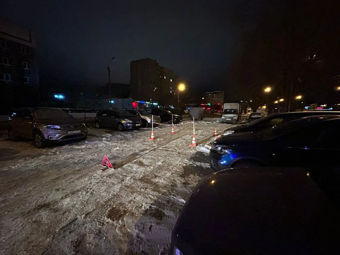 В Магнитогорске пожилая женщина пострадала под колесами "Газели" на парковке