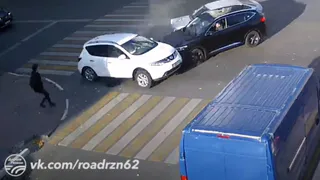 Страшные кадры: массовое ДТП с наездом на подростка у "Атрона" попало на видео