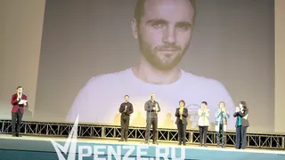 Кто стал обладателем красивого хрустального приза «За лучшую мужскую роль»?  Барабанная дробь…