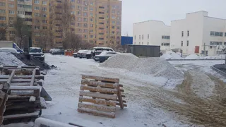 Авторская колонка: Вот уже выпал снег, а ремонт во дворе все продолжается