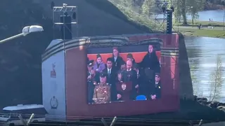 Нарва: жители города собрались для просмотра парада Победы из Ивангорода