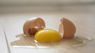 Яйца продолжают катиться в пропасть