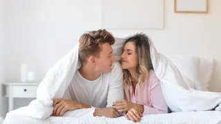 Приметы и запреты на 3 мая: супругам лучше не спать под разными одеялами…