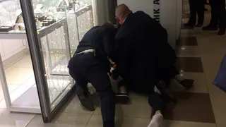 В супермаркете Рязани охранники жестоко избили посетителя