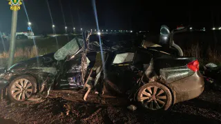 В Марий Эл столкнулись BMW и грузовик: авария привела к гибели одного человека