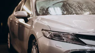 Не все автомобилисты знают о важной в машине кнопке, выручающей в проблемной ситуации на дороге