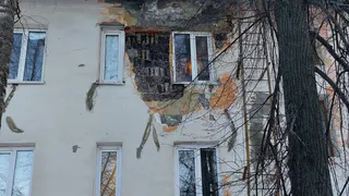 В Пензе жители дома на ул. Суровова жалуются на аварийное состояние стены