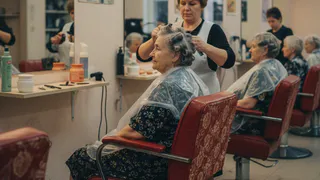 Какая длина волос добавит возраст, а какая уберет сразу несколько десятков лет - грамотный взгляд опытного парикмахера