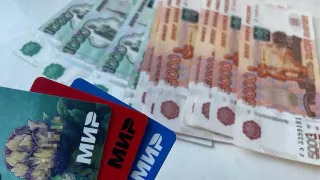 С завтрашнего дня: Сбербанк уведомил россиян, у кого деньги находятся на карте