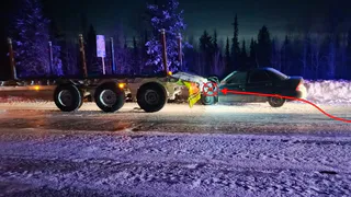 В Коми водитель Lada не удержал контроль и врезался в грузовик на обочине