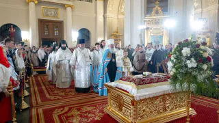 В Казани прошла пасхальная ночь: крестный ход, сотни верующих и Благодатный огонь