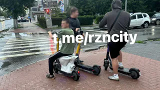 Жители Рязани задействовали унитаз в качестве сиденья самоката
