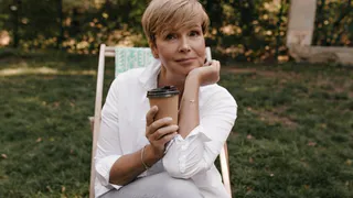 Для женщин после 45: лучшие короткие стрижки в марте, стойкость без укладки