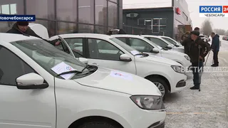 Жителям Чувашии, получившим тяжелые травмы на производстве, вручили ключи от новых автомобилей