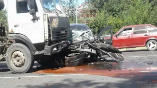 В Брянском районе столкнулись грузовик и легковушка: пострадал ребёнок