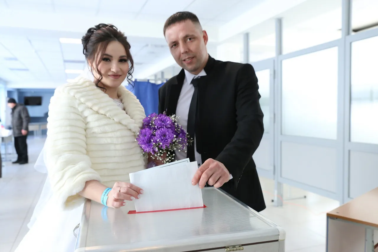В Нижнекамские влюбленные, прежде чем отправиться в ЗАГС, приехали на избирательный участок