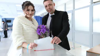 В Нижнекамские влюбленные, прежде чем отправиться в ЗАГС, приехали на избирательный участок