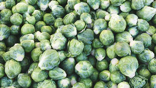 Как использовать яичную скорлупу для улучшения роста капусты: советы агронома