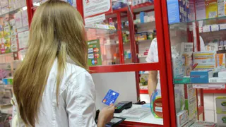 Новый повод штрафовать? Минпромторг может обязать аптеки всегда иметь в продаже маски