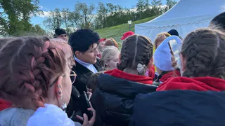 Певцы Родион Газманов и Хабиб поздравили россиян с Днём Победы из Магнитогорска