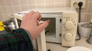 Не только для еды: вот что ушлые хозяйки делают с микроволновкой. Классные лайфхаки - берите на заметку