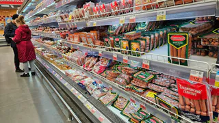 Можно смело покупать – там чистое мясо: Роскачество объявило лучшие марки сосисок и сарделек