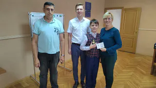 Медали «Материнская доблесть» вручили двум жительницам Октябрьского района