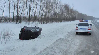 В Захаровском районе ВАЗ-2115 вылетел в кювет