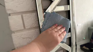 Пыли в доме как не бывало: хитрость уборки, известная только клининговым компаниям - создаем защитный барьер за 2 минуты

