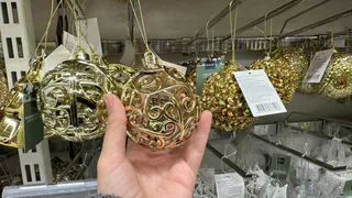 В Рязанской области елочные игрушки продаются за сотни тысяч рублей