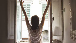 Как защитить ребенка от выпадения из окна?