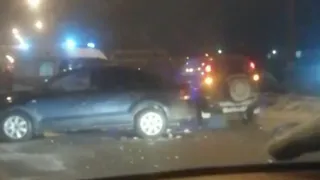 «Лоб в лоб»: недалеко от рязанского ТРЦ М5 Молл столкнулись четыре автомобиля 