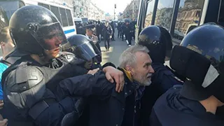 Геннадий Зюганов обратился к Генпрокурору по поводу брянского запрета красного знамени