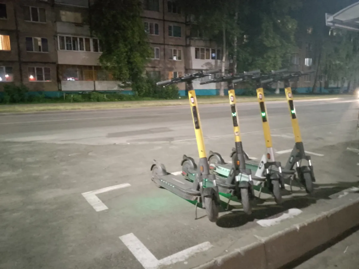 В Магнитогорске двое подростков на самокате сбили мужчину