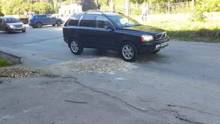 Быстрая работа: на улице Братиславской засыпали "бездну"