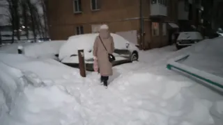 Прокуратура заставила муромских коммунальщиков убирать сугробы во дворах домов