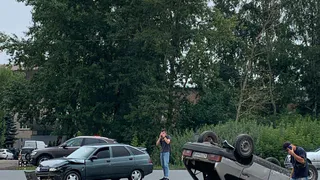 В Рязани на Куйбышевском шоссе перевернулся ВАЗ