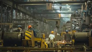 На заводе «Промлит» работницу зажал ленточный конвейер