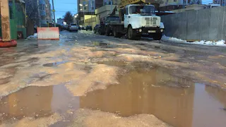 Водитель кроссовера: «По улице в центре Рязани не удается проехать даже с моей подвеской»