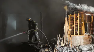 В Коми пожар уничтожил жилой дом на несколько квартир