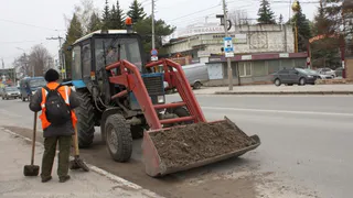 439 кубов грязи: рязанские коммунальщики чистят город после зимы