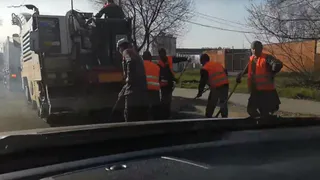 В час-пик в Рязани кладут асфальт - видео