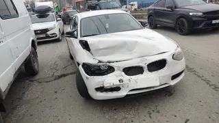 Из салона на штрафстоянку: в Чебоксарах дама попала в аварию на новом авто