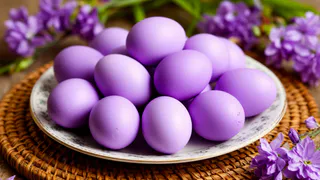 Модный сиреневый оттенок для пасхальных яиц: метод окрашивания природными средствами без «химозы»
