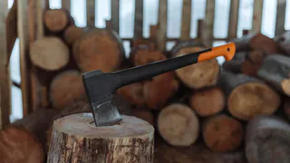 В Гусь-Хрустальном районе парень с девушкой избили пенсионерку топором ради денег