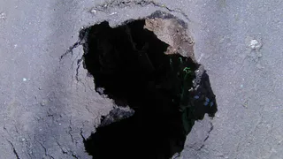 На Вокзальной провалился асфальт 